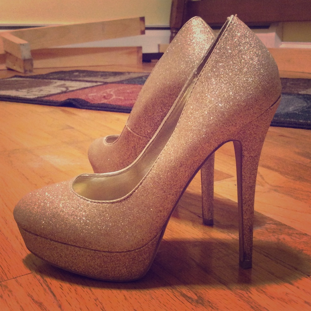 Near New Sexy Jennifer Lopez Sparkly Gold Heels!